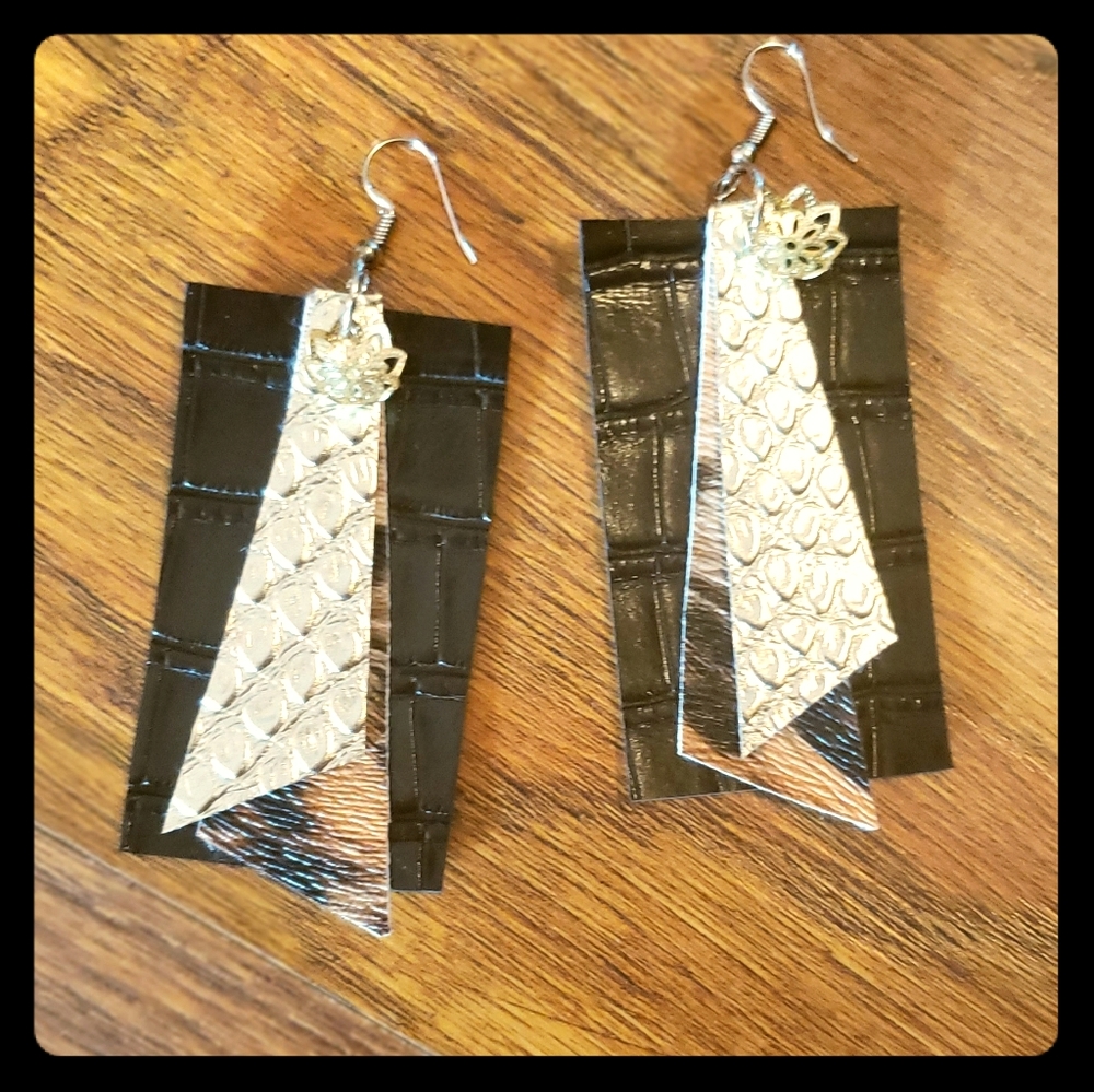 ‼‼BLACK,ANIMAL PRINT,SILVER‼ FAUX LEATHER EARRINGS